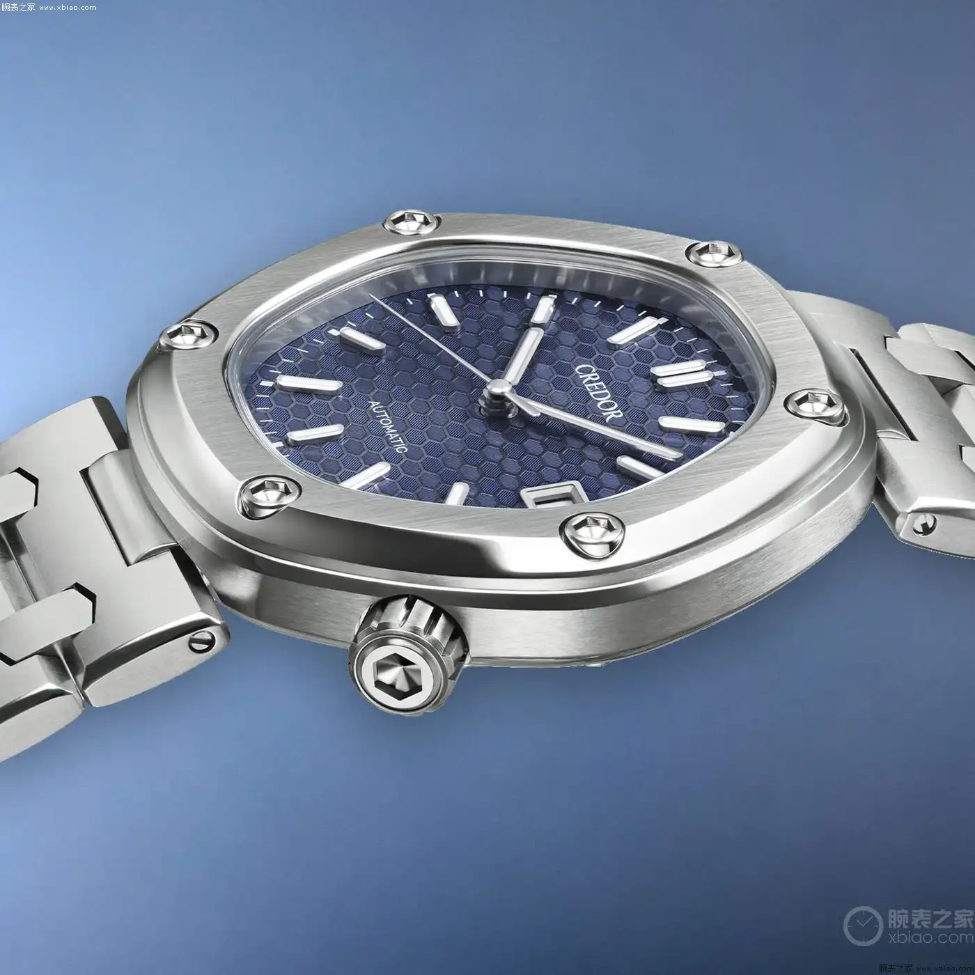 尊达大师遗风!贵朵Locomotive晨曦蓝腕表发布,钛金属蜂巢盘面太绝了 | 奈斯探表 尊达大师遗风!贵朵Locomotive晨曦蓝腕表发布,钛金属蜂巢盘面太绝了 | 奈斯探表