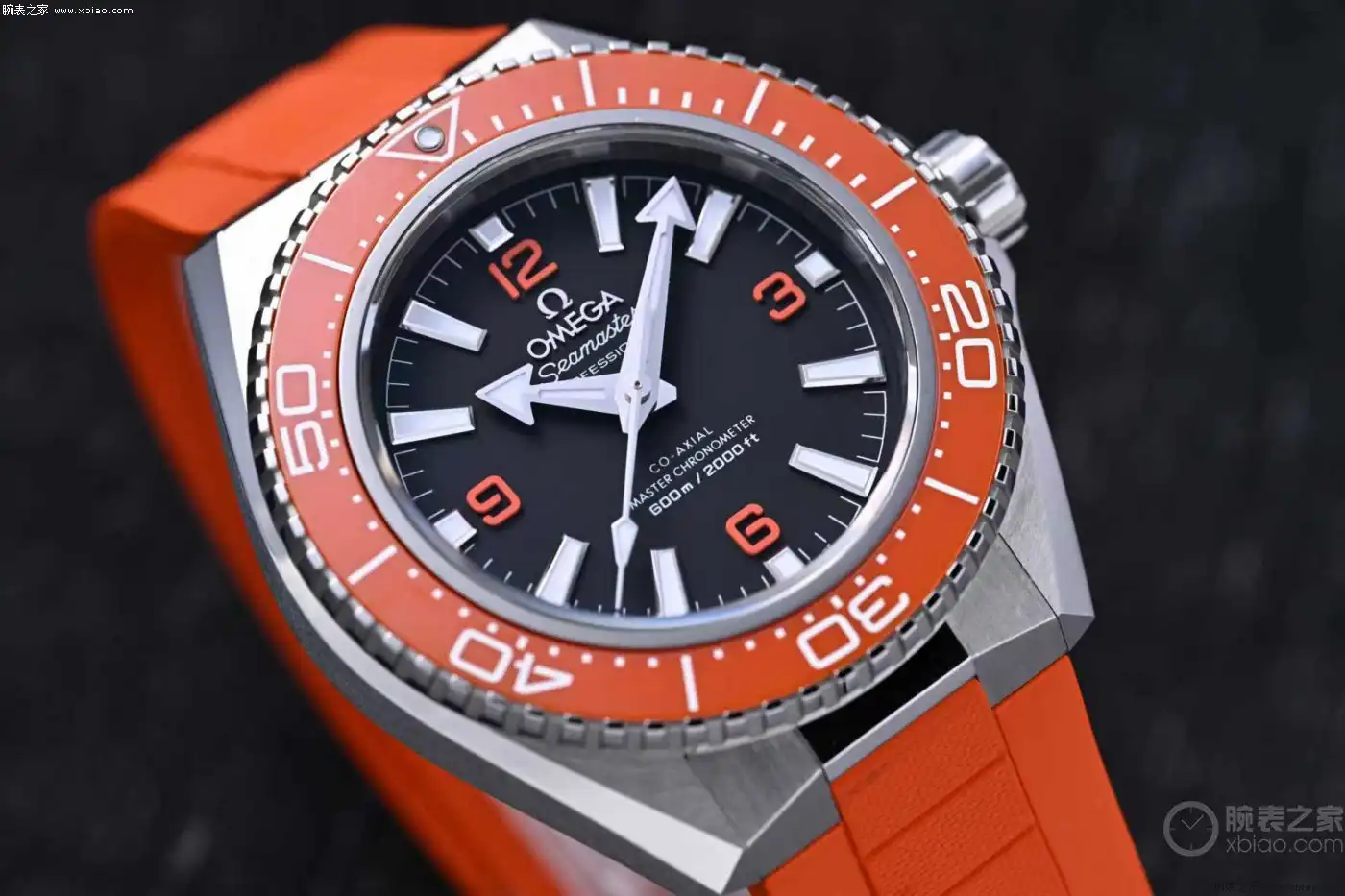 2026年开箱：欧米茄第四代海马海洋宇宙首发体验，比上一代薄了2.3毫米 | 奈斯探表