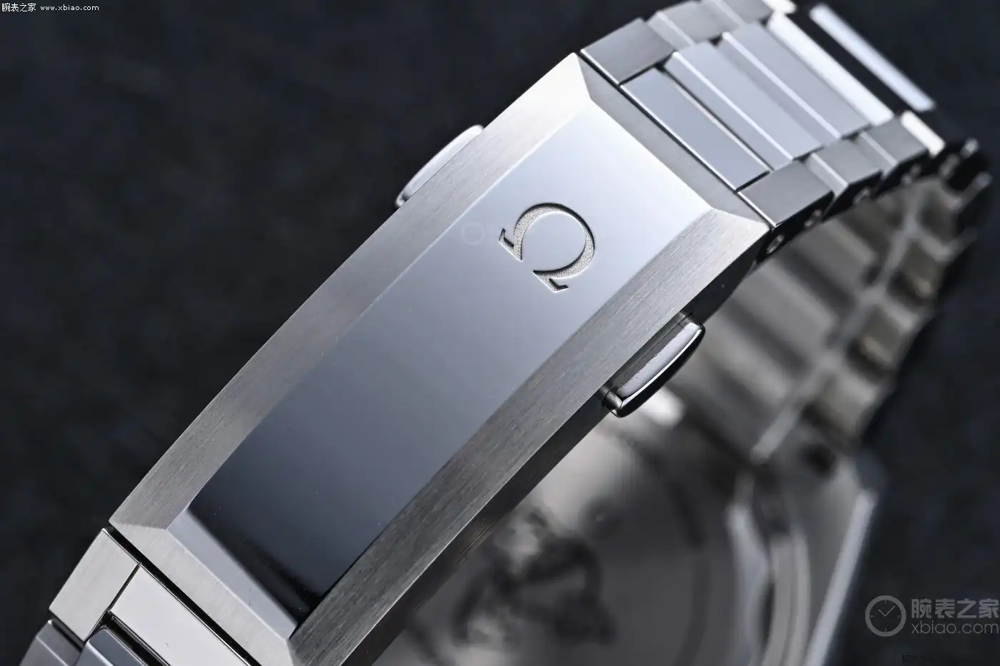 2026年开箱：欧米茄第四代海马海洋宇宙首发体验，比上一代薄了2.3毫米 | 奈斯探表