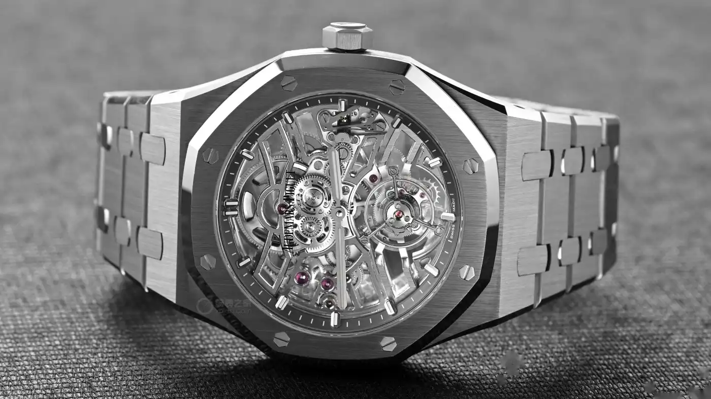 爱彼50周年王炸：首款皇家橡树自动飞行陀飞轮镂空腕表，打磨细节封神 | 奈斯探表