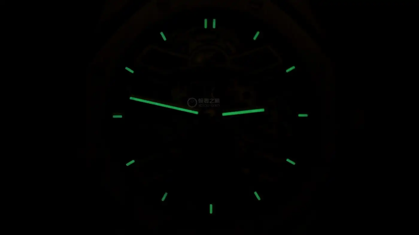 爱彼50周年王炸：首款皇家橡树自动飞行陀飞轮镂空腕表，打磨细节封神 | 奈斯探表