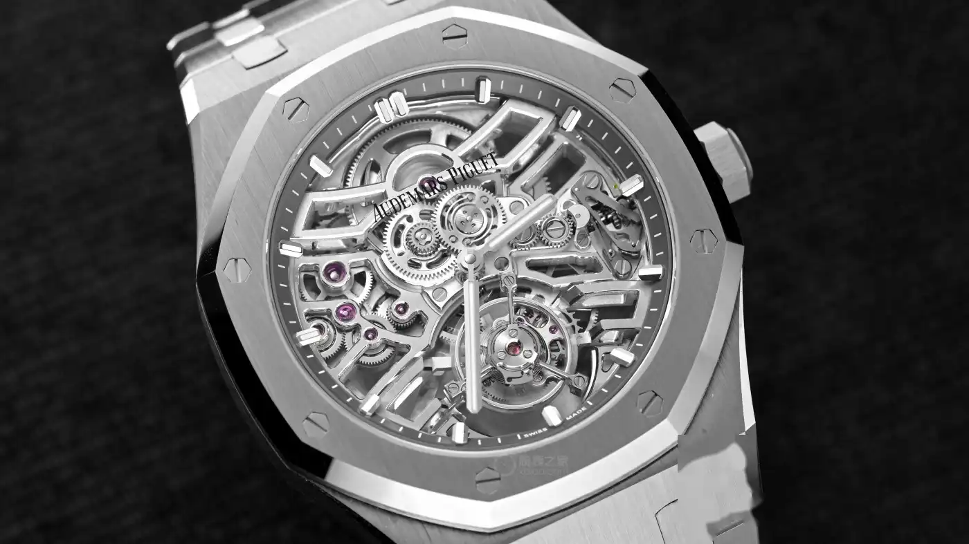 爱彼50周年王炸：首款皇家橡树自动飞行陀飞轮镂空腕表，打磨细节封神 | 奈斯探表