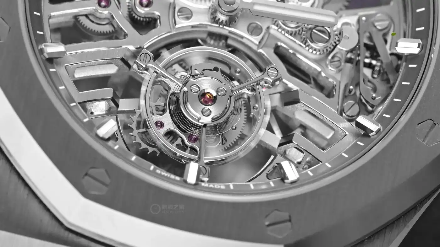 爱彼50周年王炸：首款皇家橡树自动飞行陀飞轮镂空腕表，打磨细节封神 | 奈斯探表